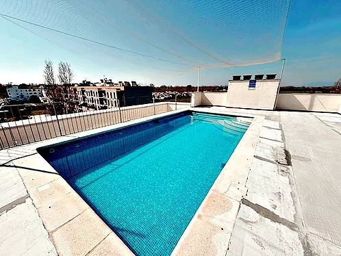 Superb 2-bedroom apartment with parking and pool in Empuriabrava.