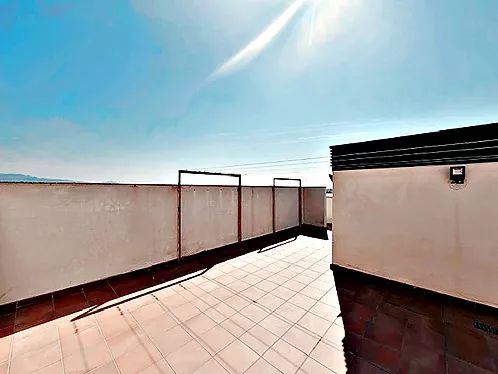 Superb 2-bedroom apartment with parking and pool in Empuriabrava.
