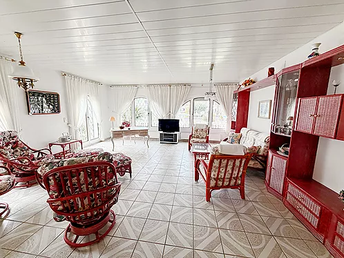 Grande villa avec amarre de 19 m sur un canal large