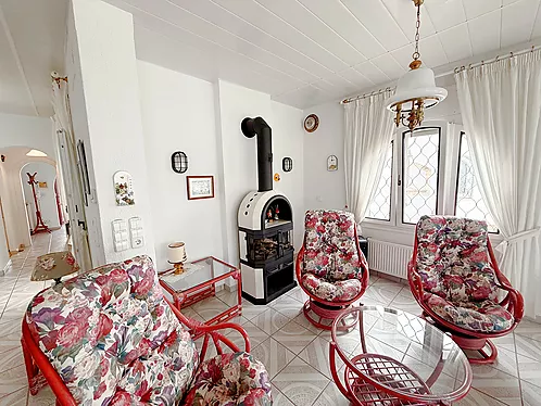 Grande villa avec amarre de 19 m sur un canal large