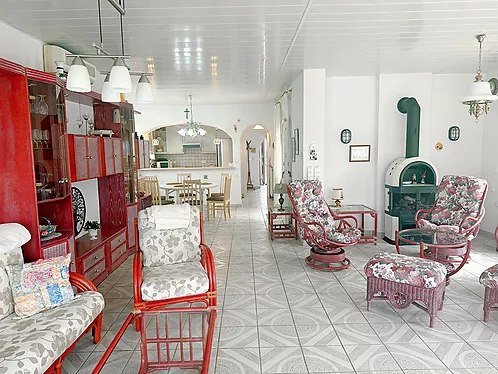 Grande villa avec amarre de 19 m sur un canal large