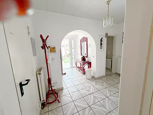 Grande villa avec amarre de 19 m sur un canal large