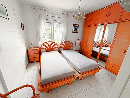 Grande villa avec amarre de 19 m sur un canal large