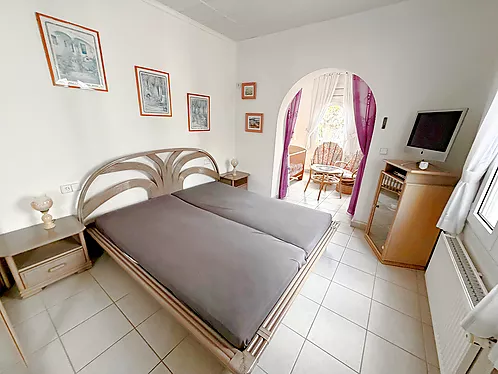 Grande villa avec amarre de 19 m sur un canal large