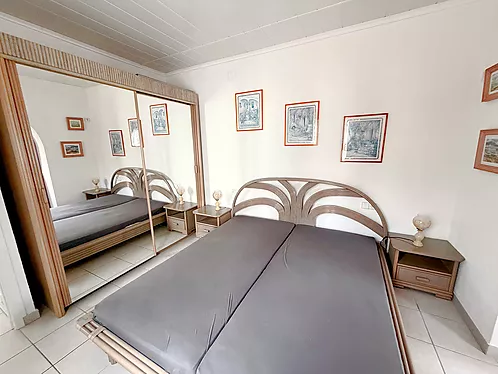 Grande villa avec amarre de 19 m sur un canal large