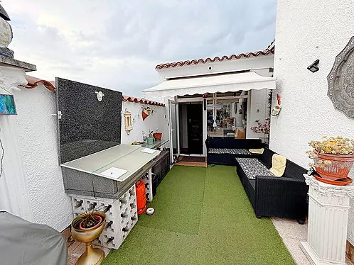 Grande villa avec amarre de 19 m sur un canal large