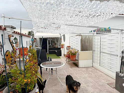 Grande villa avec amarre de 19 m sur un canal large