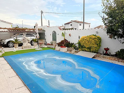 Grande villa avec amarre de 19 m sur un canal large