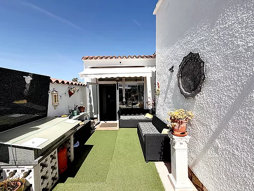 Grande villa avec amarre de 19 m sur un canal large