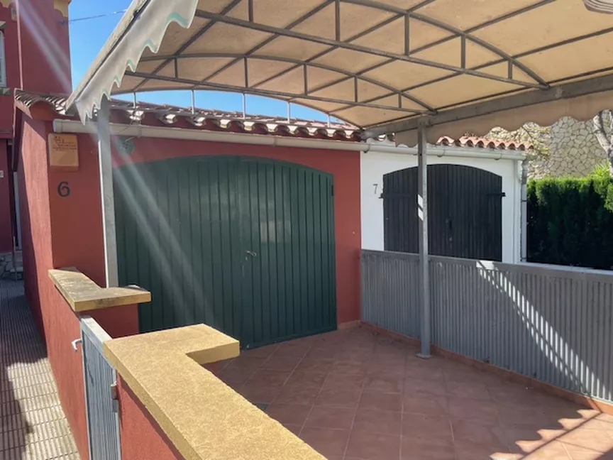 Casa adossada amb vistes al canal a prop de la platja