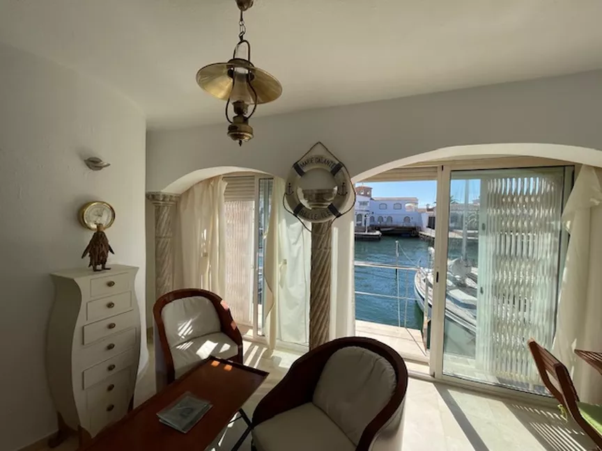Casa adossada amb vistes al canal a prop de la platja