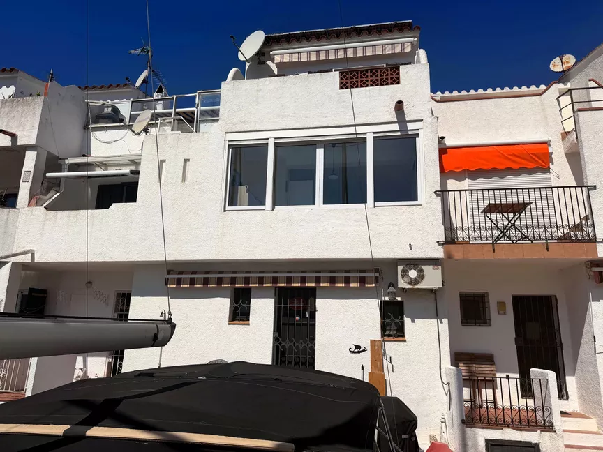 Maison de pêcheur avaec amarre voilier et licence touristique
