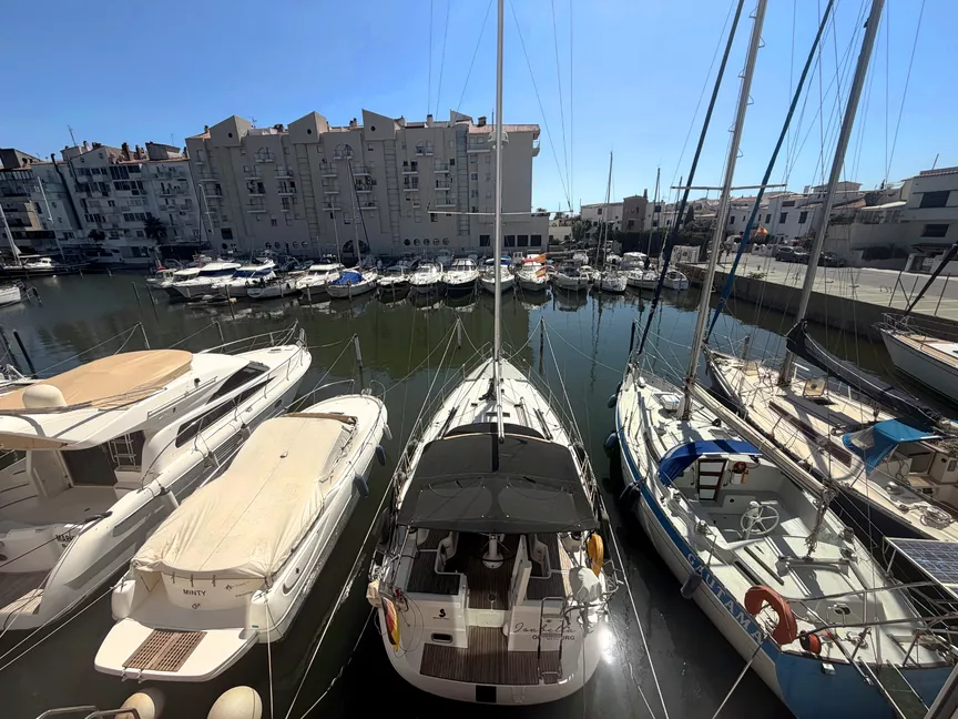 Maison de pêcheur avaec amarre voilier et licence touristique