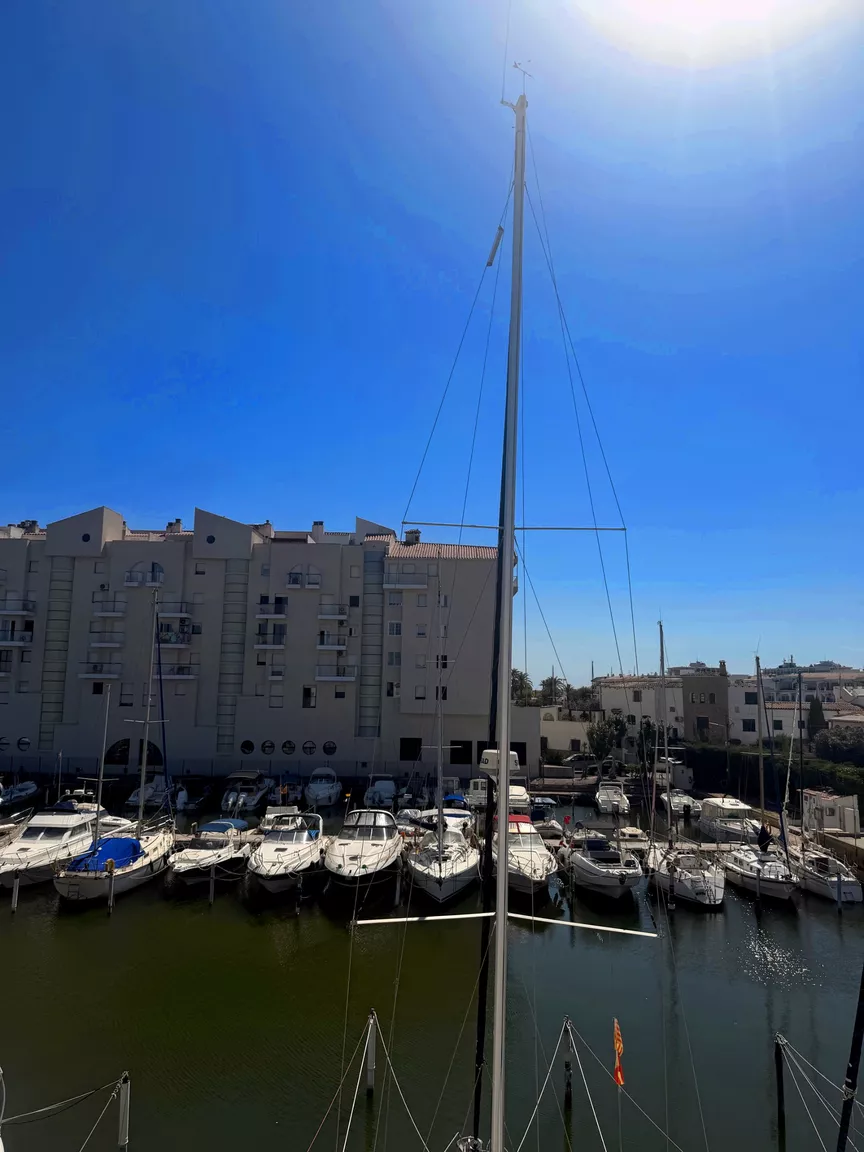 Maison de pêcheur avaec amarre voilier et licence touristique