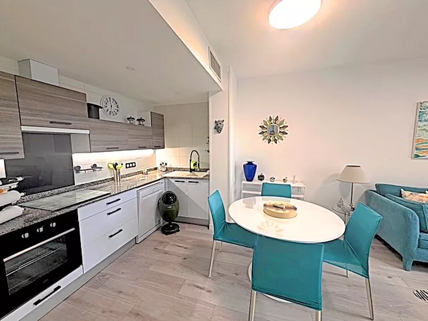 Magnífico apartamento de 2 dormitorios, terraza y piscina en la azotea