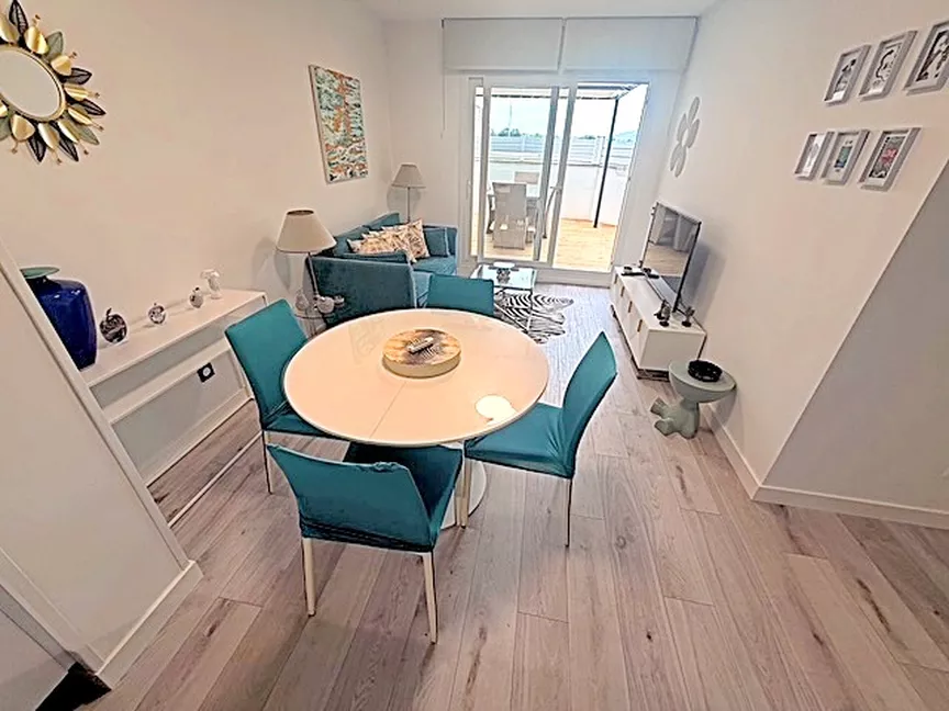 Magnífico apartamento de 2 dormitorios, terraza y piscina en la azotea