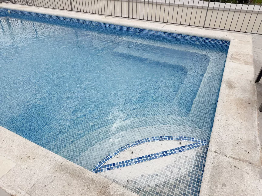 Magnífico apartamento de 2 dormitorios, terraza y piscina en la azotea