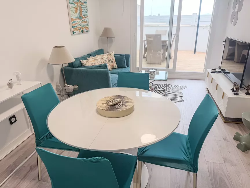 Magnífico apartamento de 2 dormitorios, terraza y piscina en la azotea