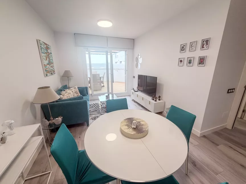 Magnífico apartamento de 2 dormitorios, terraza y piscina en la azotea