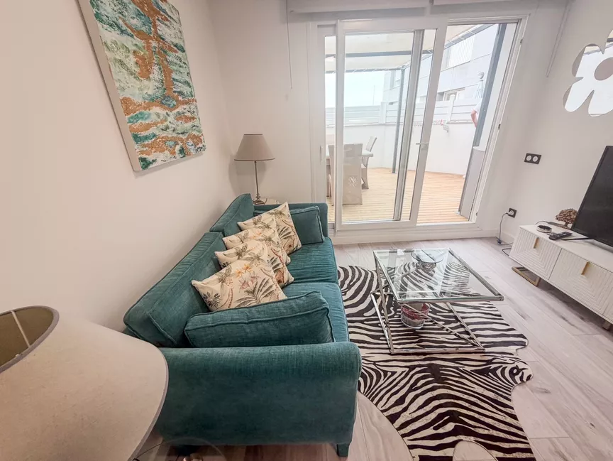Magnífico apartamento de 2 dormitorios, terraza y piscina en la azotea