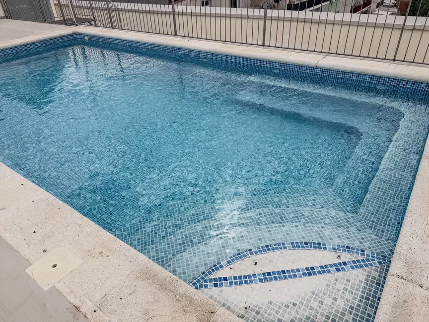 Magnífico apartamento de 2 dormitorios, terraza y piscina en la azotea