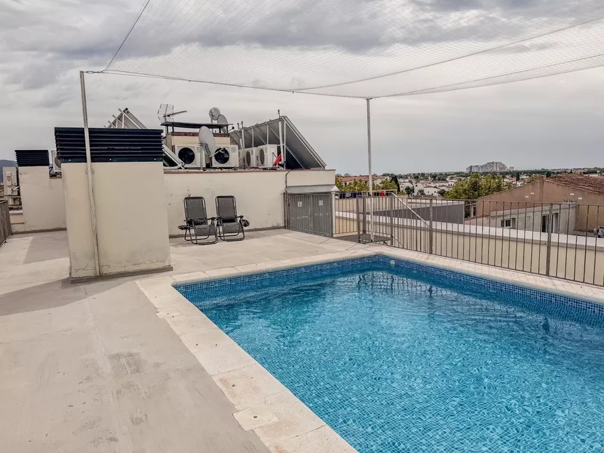 Magnífico apartamento de 2 dormitorios, terraza y piscina en la azotea