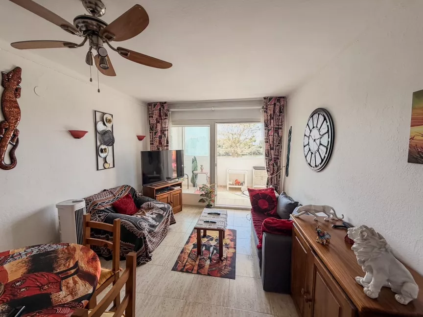 2-bedroom beachfront apartment in Empuriabrava