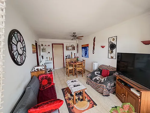 2-bedroom beachfront apartment in Empuriabrava