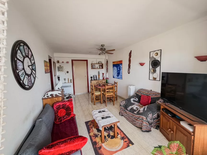 2-bedroom beachfront apartment in Empuriabrava