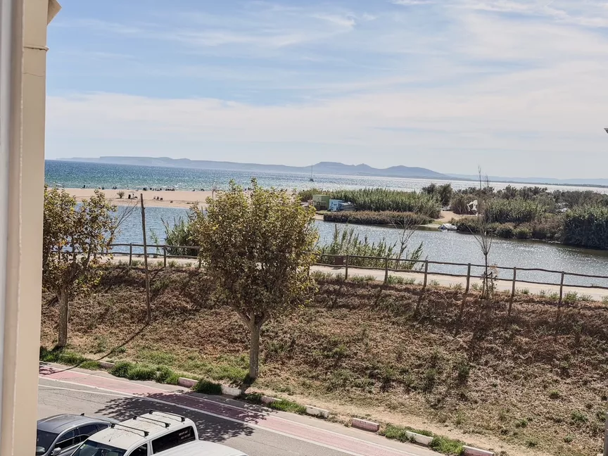 2-bedroom beachfront apartment in Empuriabrava