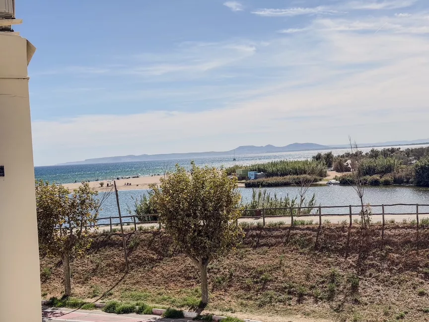 2-bedroom beachfront apartment in Empuriabrava