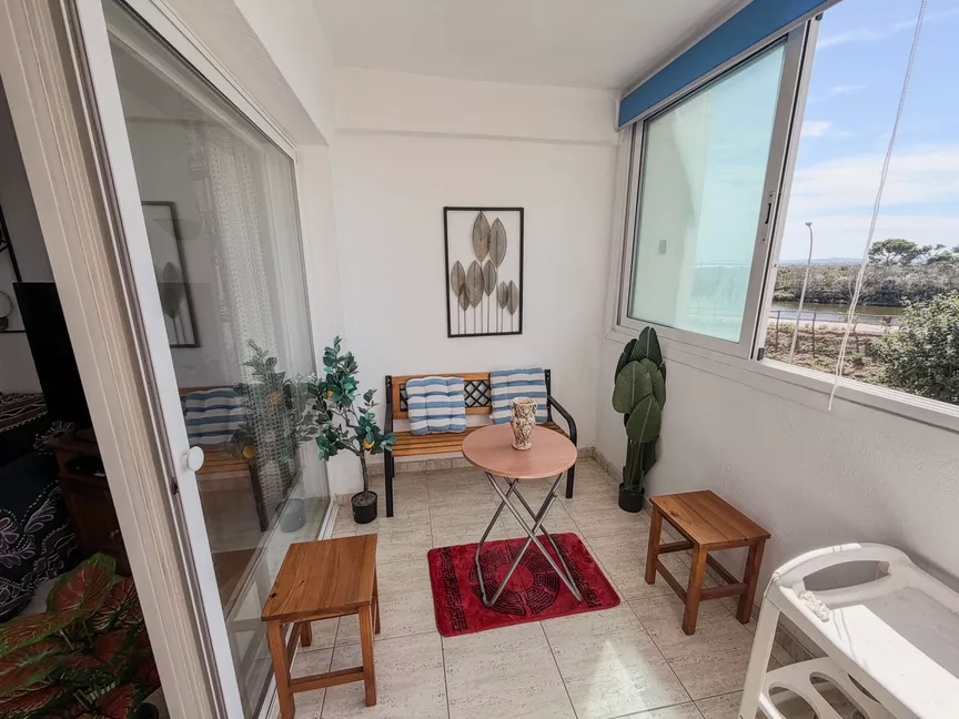 2-bedroom beachfront apartment in Empuriabrava