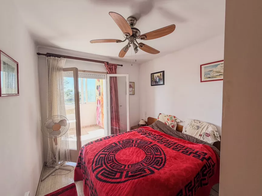 2-bedroom beachfront apartment in Empuriabrava