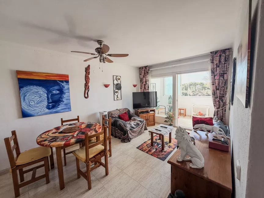 2-bedroom beachfront apartment in Empuriabrava