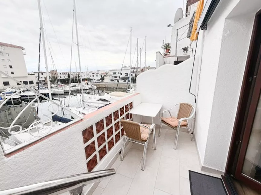 House with mooring in the Port Grec area