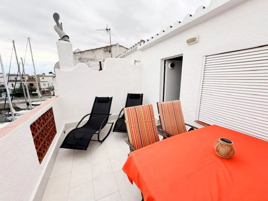 House with mooring in the Port Grec area