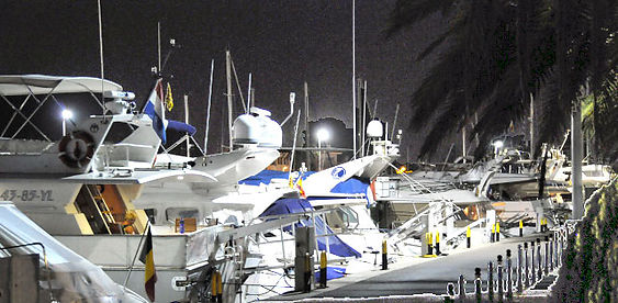 Molt lluminós apartament de 3 dormitoris amb vistes al port