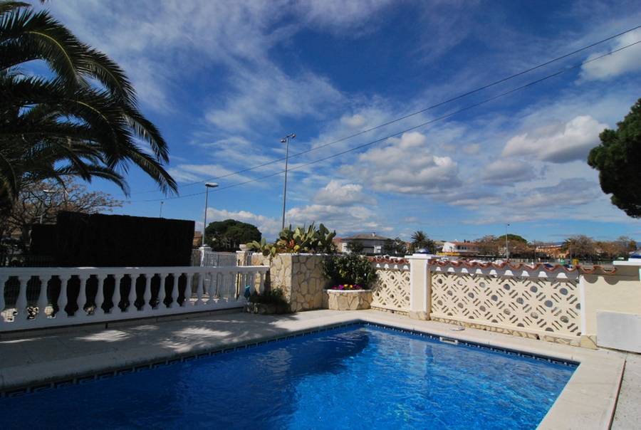 3 bedroom villa, Empuriabrava canal view