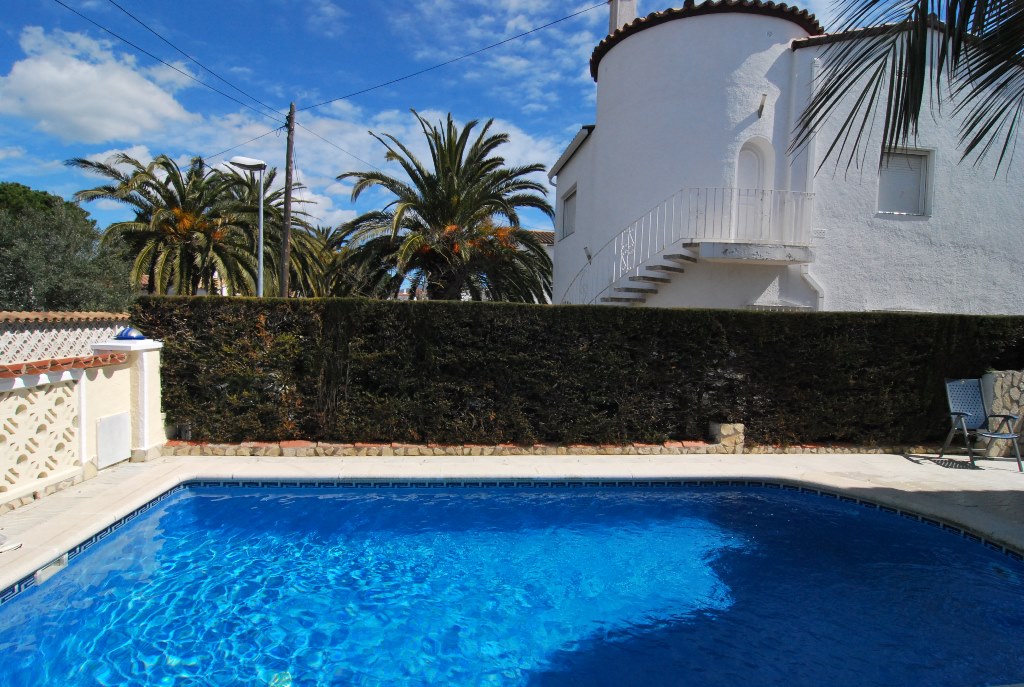 Villa de 3 dormitorios, vista al canal en Empuriabrava