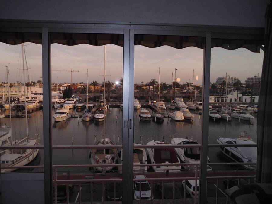 Acogedor apartamento con vistas al mar y el puerto de Empuriabrava