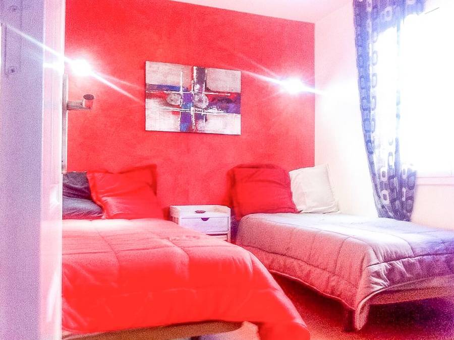 Preciosa villa amb wifi, piscina climatitzada, jacuzzi, bitlles