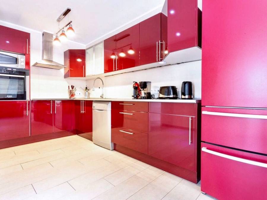 Preciosa villa amb wifi, piscina climatitzada, jacuzzi, bitlles