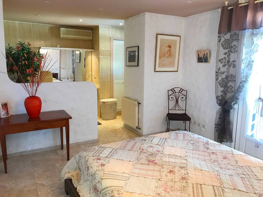 Superb single storey villa just steps from the beach of Empuriabrava