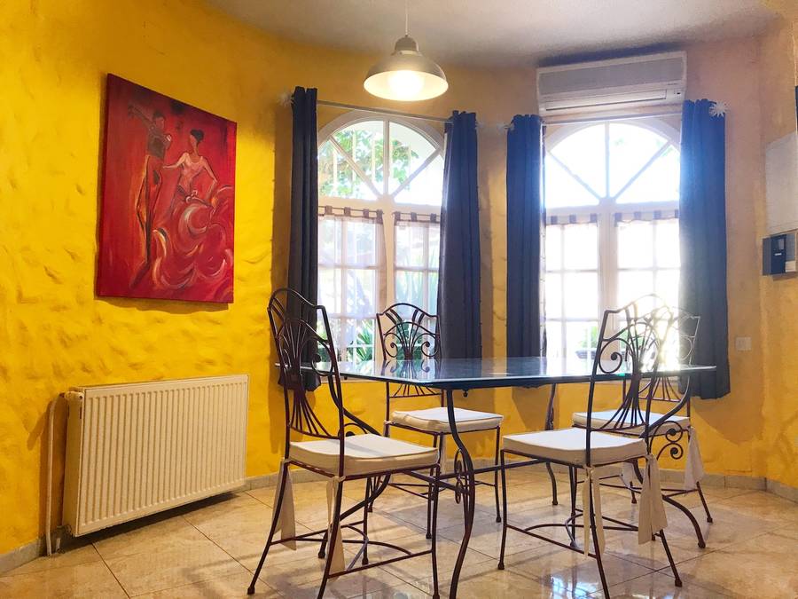 Superb single storey villa just steps from the beach of Empuriabrava
