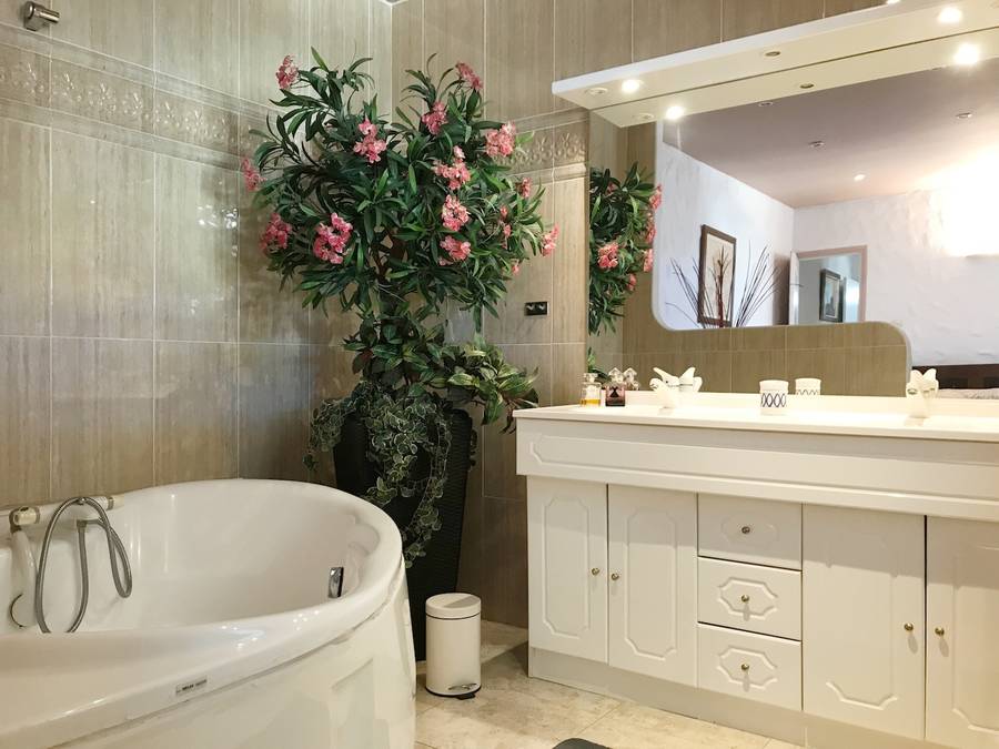 Superb single storey villa just steps from the beach of Empuriabrava